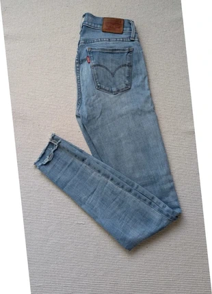 Jean Levi’s 710 Super Skinny W25 L34 – Denim bleu clair femme, bas effiloché, marca: Levi's, estado: Muy bueno, tamaño: S / 36 / 8, 18,99 €, 20,64 € Protección al comprador incluida