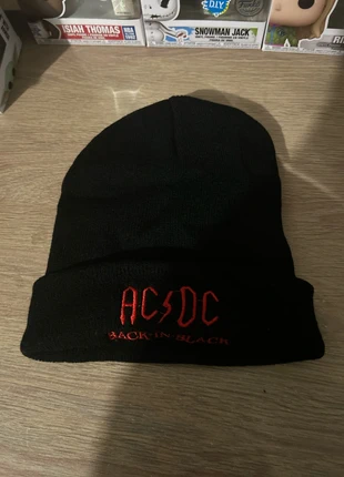 Bonnet Acdc neuf jamais porté, marque: AC/DC, état: Neuf avec étiquette, taille: Taille unique, 12,00 €, 13,30 € Protection acheteurs (Pro) incluse