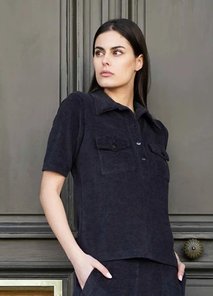 Polo femme noir en tissu éponge, brand: pauz, condizioni: Nuovo con cartellino, taglia: S / IT 40 / EU 36, €50.00, €53.20 include la Protezione acquisti Pro