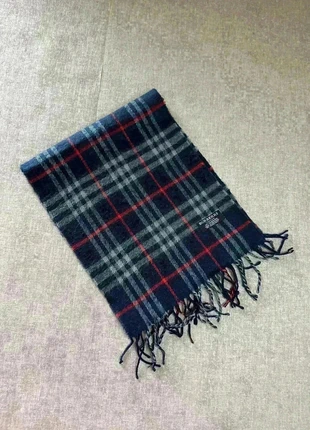 Écharpe Burberry bleu marine, marque: Burberry, état: Très bon état, 45,00 €, 47,95 € Protection acheteurs (Pro) incluse