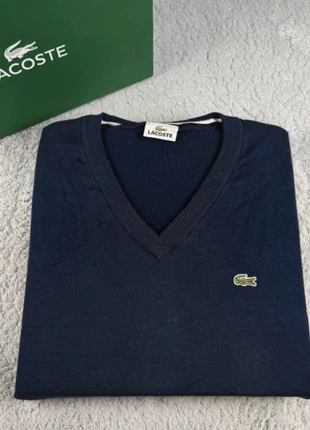 Pull Lacoste col V / Bleu marine logo brodé / taille M, marque: Lacoste, état: Bon état, taille: M, 22,00 €, 23,80 € Protection acheteurs incluse