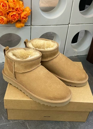 Buty Ugg mini rozmiar 39, merk: UGG, staat: Heel goed, maat: 39, € 58,00, € 61,60 inclusief Kopersbescherming