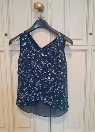 Top blu Bershka fantasia floreale taglia S, brand: Bershka, condizioni: Ottime, taglia: S, €5.00, €5.95 include la Protezione acquisti