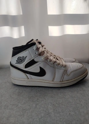 Jordan 1 Mid Homme White/Black DQ8426-132 – taille 43 – très bon état, marke: Jordan, zustand: Sehr gut, größe: 43, 45,00 €, 47,95 € inklusive Vinted-Käuferschutz