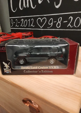 Road Signaturen Yat Ming Toyota Land Cruiser VX.R, merk: Road signature, staat: Goed, maat: Prematuur, tot 44 cm, € 15,00, € 16,45 inclusief Kopersbescherming Pro