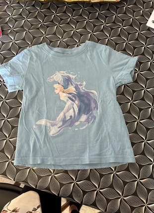T shirt la reine des neiges, staat: Heel goed, maat: 4 jaar / 104 cm, € 1,00, € 1,75 inclusief Kopersbescherming