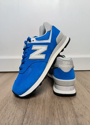 Basket femme New Balance 574
Couleur daim bleu électrique et blanc 
taille 38
Neuf sans étiquette ,, brand: New Balance, condizioni: Nuovo senza cartellino, taglia: 38, €60.00, €63.70 include la Protezione acquisti Pro