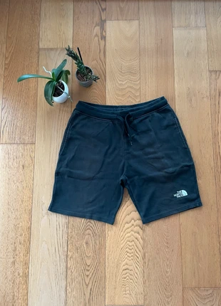 pantaloncini north face, marque: Footkorner, état: Très bon état, taille: M, 15,00 €, 16,45 € Protection acheteurs incluse