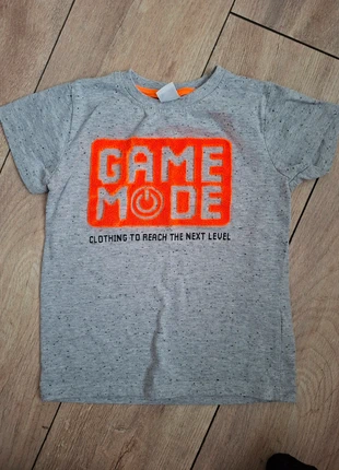 T-Shirt maat 104, marque: kik, état: Très bon état, taille: 4 ans / 104 cm, 2,00 €, 2,80 € Protection acheteurs incluse