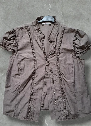 Haut chic Armand Thiery - Taille 42, style raffiné avec volants et boutons perles, marke: Armand Thiery, zustand: Sehr gut, größe: XL / 42 / 14, 29,00 €, 31,15 € inklusive Vinted-Käuferschutz