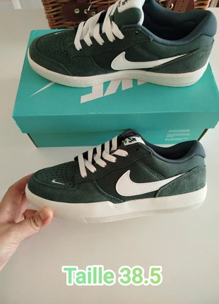 Baskets Nike 38.5 neuves, marque: Nike, état: Neuf avec étiquette, taille: 38.5, 39,00 €, 41,65 € Protection acheteurs incluse
