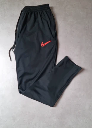 Jogging Nike, marca: Nike, estado: Nuevo sin etiquetas, tamaño: S, 18,00 €, 19,60 € Protección al comprador incluida
