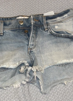 low waist denim distressed shorts, marke: Mango, zustand: Sehr gut, größe: S / 36 / 8, 15,00 €, 16,45 € inklusive Vinted-Käuferschutz