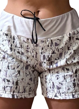 Pantaloncino sportivo tg L, brand: Quechua, condizioni: Ottime, taglia: L / IT 44 / EU 40, €8.00, €9.10 include la Protezione acquisti