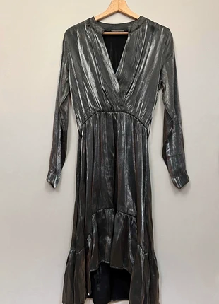 Abito argento lunghezza al polpaccio, brand: Fashion, condizioni: Ottime, taglia: Taglia unica, €14.00, €15.40 include la Protezione acquisti