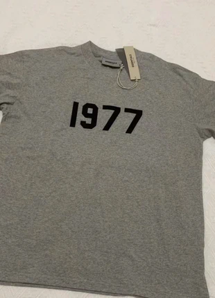 Tričko FOG s krátkým rukávem, merk: Fear of God, staat: Heel goed, maat: L / 40 / 12, € 39,62, € 42,30 inclusief Kopersbescherming