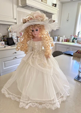 Très jolie poupée de porcelaine mariée, marque: Nanjin international gift, état: Bon état, taille: S, 10,00 €, 11,20 € Protection acheteurs incluse