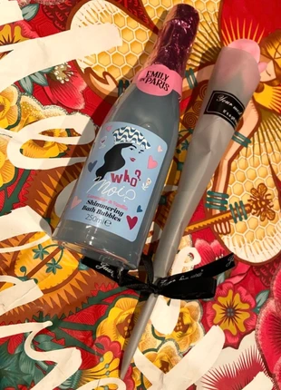 Bain moussant lavande & vanille Emily in Paris + savon « rose », brand: Emily In Paris, condizioni: Nuovo con cartellino, €5.00, €5.95 include la Protezione acquisti