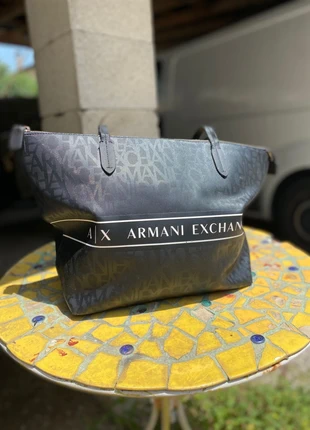 Sac à main Armani Exchange noir monogrammé – grand format, brand: Armani Exchange, condition: Very good, €40.00, €42.70 includes Buyer Protection