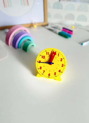 Petite Pendule analogique: Apprendre la lecture de l'heure, marke: Montessori, zustand: Sehr gut, größe: 6 Jahre / 116, 6,00 €, 7,00 € beinhaltet Vinted-Käuferschutz Pro