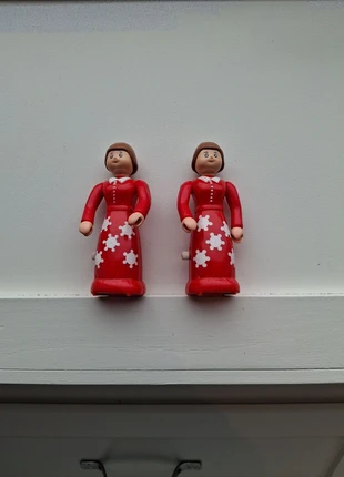 Set van 2 vintage opwindpopjes in Stelco-stijl – rode jurk (jaren ’70), staat: Heel goed, maat: 5 jaar / 110 cm, € 5,00, € 5,95 inclusief Kopersbescherming