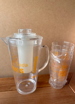 Carafe avec 4 verres, merk: pas de marque, staat: Goed, € 3,00, € 3,85 inclusief Kopersbescherming
