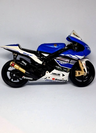 Moto Yamaha M1 Factory Newray 1/12, brand: New Ray, condition: Very good, size: M, €22.50, €24.33 includes Buyer Protection