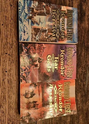 Raymond e feist krondor serie, staat: Heel goed, € 15,00, € 16,45 inclusief Kopersbescherming