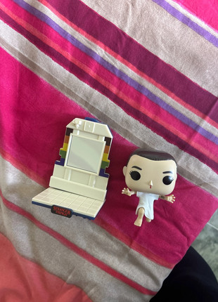 appresa uovo stranger things, marque: Stranger Things, état: Bon état, taille: Taille unique, 10,00 €, 11,20 € Protection acheteurs incluse