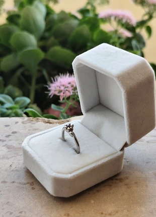 Anello argentato minimal con punto luce arancio / silver minimal ring with orange rhinestone, brand: Vintage Love, condizioni: Nuovo senza cartellino, taglia: 17,7 mm Ø / 16, €4.00, €4.90 include la Protezione acquisti