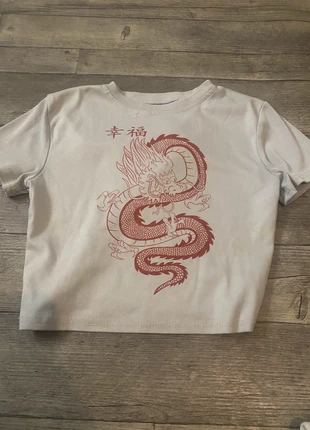 T-shirt blanc avec dragon rouge, brand: Shein, condition: Very good, size: XS / 34 / 6, €1.00, €1.75 includes Buyer Protection