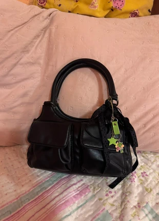 Y2k black bag with charms, marque: Vintage Dressing, état: Très bon état, 10,00 €, 11,20 € Protection acheteurs incluse