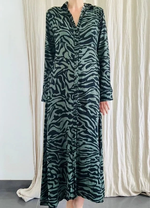 Robe longue kaki avec motifs noirs - Taille 40, brand: Jaminni&Cie, condizioni: Buone, taglia: L / IT 44 / EU 40, €12.00, €13.30 include la Protezione acquisti Pro