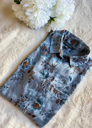 Chemise Fluide Primark - Taille 38, Motif Fleurs Bleue, merk: Primark, staat: Heel goed, maat: M / 38 / 10, € 3,00, € 3,85 inclusief Kopersbescherming