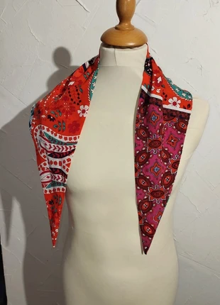 Foulard Motif Fleuri Rouge Corail Bohème Chic Excellent état, état: Très bon état, 1,00 €, 1,75 € Protection acheteurs incluse