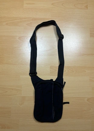 Petite sacoche noire Géonaute à bandoulière réglable - sport / voyage / ville - SKU0010, brand: Geonaute, condition: Very good, €9.99, €11.19 includes Buyer Protection