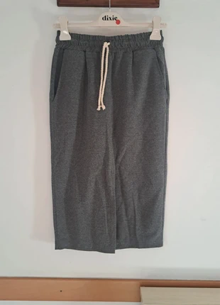 Gonna midi in felpa grigia, condizioni: Nuovo senza cartellino, taglia: M / IT 42 / EU 38, €5.00, €5.95 include la Protezione acquisti