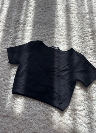 T-shirt Stradivarius couleur noir, taille M/38 très bon état, marque: Stradivarius, état: Très bon état, taille: M / 38 / 10, 2,90 €, 3,75 € Protection acheteurs incluse