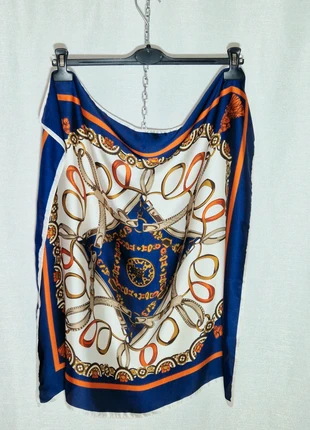 Foulard 70x70 effetto raso viscosa – stile Fendi – blu oro panna arancio, zustand: Sehr gut, 18,00 €, 19,60 € inklusive Vinted-Käuferschutz