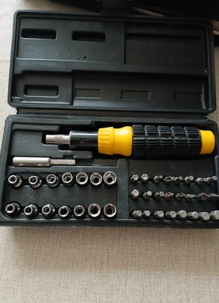 Schroeven draaier set met toebehoren, merk: Set, staat: Heel goed, € 5,50, € 6,48 inclusief Kopersbescherming