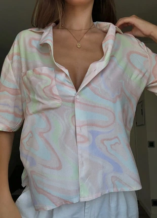 Camisa colorida manga curta, marca: Stradivarius, estado: Muy bueno, tamaño: S / 36 / 8, 5,00 €, 5,95 € Protección al comprador incluida