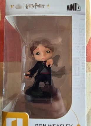 Figurine Ron Weasley, merk: Iron Studios, staat: Nieuw zonder prijskaartje, maat: 14 jaar / 164 cm, € 10,00, € 11,20 inclusief Kopersbescherming