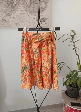 Jupe Naf Naf taille 34 orange, marque: Naf Naf, état: Très bon état, taille: XS / 34 / 6, 5,00 €, 5,95 € Protection acheteurs incluse