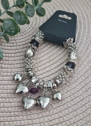 Zilverkleurige armband // hartjes & paarse kralen, état: Très bon état, 1,00 €, 1,75 € Protection acheteurs (Pro) incluse