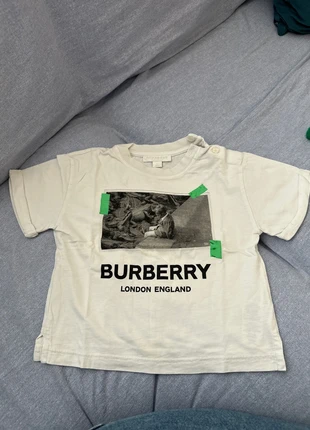T-shirt Burberry, marque: Burberry, état: Très bon état, taille: 24-36 mois / 92 cm, 30,00 €, 32,20 € Protection acheteurs incluse