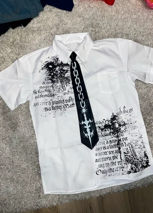 Chemise blanche motif tribal cravate intégrée XS, marque: y2k, état: Très bon état, taille: XS, 35,90 €, 38,40 € Protection acheteurs (Pro) incluse