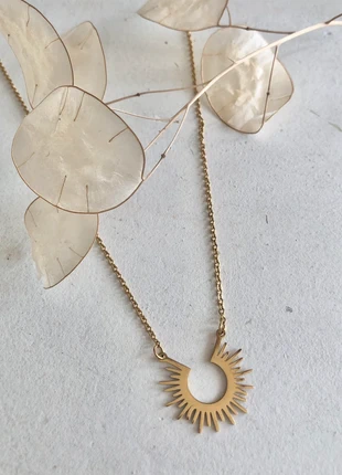 Ravissant Collier demi soleil doré en acier inoxydable, marque: acier inoxydable, état: Très bon état, 14,90 €, 16,35 € Protection acheteurs (Pro) incluse