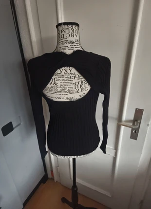 Pull dos-nu croisé en viscose noire H&M Taille M neuf, merk: H&M, staat: Nieuw zonder prijskaartje, maat: M / 38 / 10, € 3,95, € 4,85 inclusief Kopersbescherming