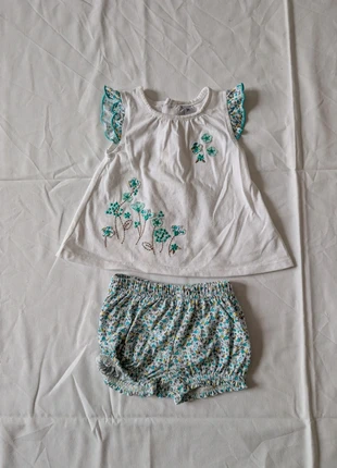 Ensemble tee-shirt et bloomer bébé fille - 3 mois Intermarché, marque: intermarché, état: Bon état, taille: 1-3 mois / 56 cm, 2,00 €, 2,80 € Protection acheteurs incluse