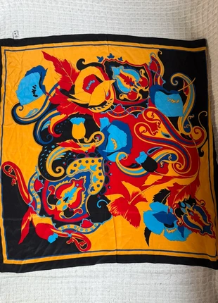 Silk scarf, zustand: Sehr gut, 65,00 €, 68,95 € inklusive Vinted-Käuferschutz